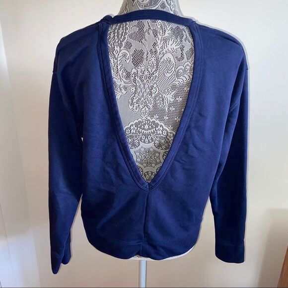 Nike Dri-Fit Versa Long Sleeve Open Back crewneck - Picture 9 of 12